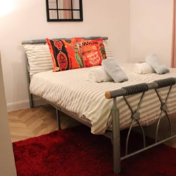 Apartment - Sleeps 2 - Parking - Station Close