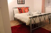 Apartment - Sleeps 2 - Parking - Station Close