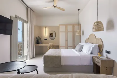 Morfes Luxury Suites by Caldera Houses Отели рядом с достопримечательностью «Wine Museum-Koutsoyannopoulos»