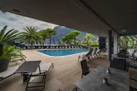 Lake Front Hotel Mirage - Infinity Pools