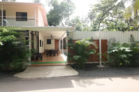 O Nest Beach Front Villa Отели в г. Неведар Навагаон