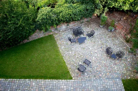 August the Boardinghouse Отели рядом с достопримечательностью «Б-515»