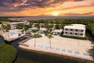 Fisher Inn Resort & Marina Hôtels à proximité de : Hurricane Monument