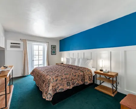 Captain's Table Hotel by Everglades Adventures Hotels in Collier County