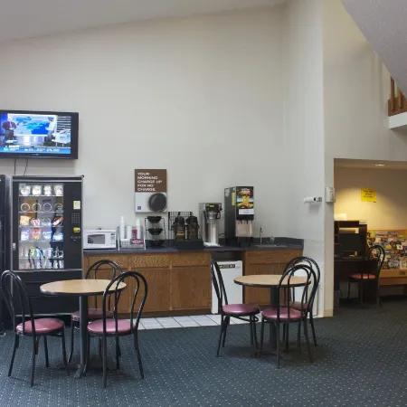 Motel 6 Saukville, WI