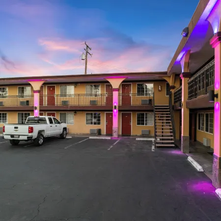 Sky Palm Motel - Orange