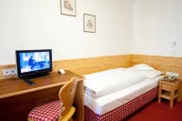 Hotel Falken Hotels in Uttenheim
