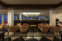 Louis Apostolata Island Resort - bar