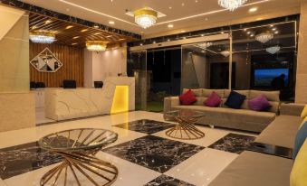 Pax Hotel Grand Blue 3 min walk from Udaipur city Railway Station