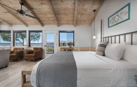Sky Ranch Lodge