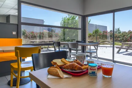 B&B Hotel Perpignan Saleilles Отели рядом с достопримечательностью «L'Acropole»