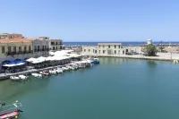 Faros Rooms & Suites