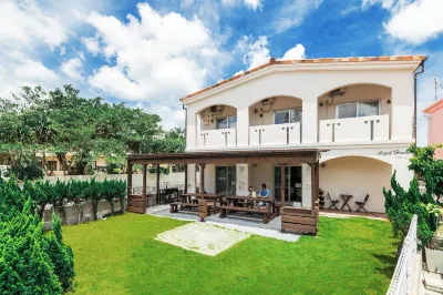Anelani House