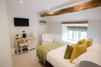 The Red Lion at Hellidon Hotels in Fawsley