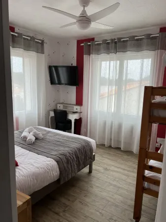 Au Petit Bonheur Отели рядом с достопримечательностью «Camping Grand R»