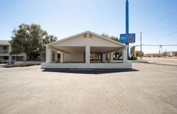 金曼西6號汽車旅館