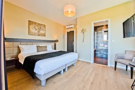 Hôtel la Villa Cap D’Antibes Отели рядом с достопримечательностью «Форт Карре»