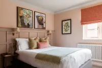 The Carnarvon Arms Hotels in 