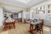 Beach Front Guest House Hotels in Істбурн