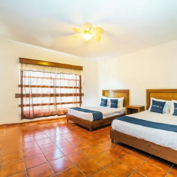 Capital O Hotel Casa Blanca