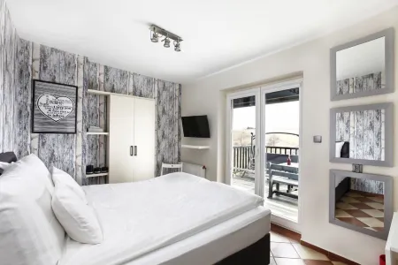 Port Rybaki & Vine Agritourism Отели в г. Бжозе