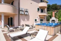 Villa Lavandula with Heated Swimming Pool