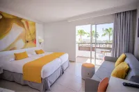 Servatur Waikiki Hotels near Atelier Cocktail bar