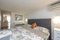 Villa Vanilla with Heated Pool Hotels in Petrčane