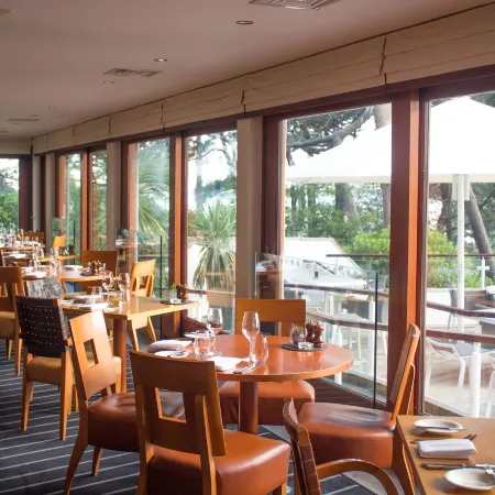 Harbour Heights Hotel