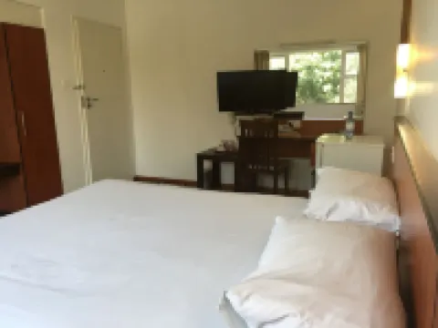 The Enclave - parkir