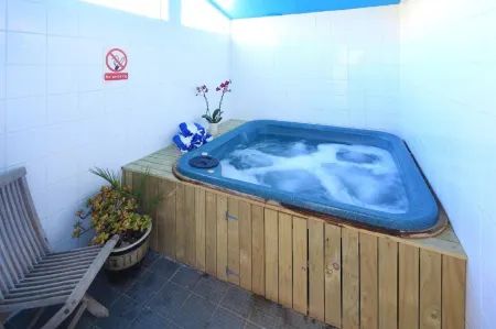 Onetangi Beach Apartments