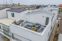 Private Rooftop Steps to the Beach Chic Design Seaside Style by AvantStay
