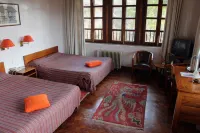 Vajra Hotel Hotels in Dallu