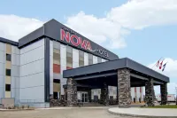 Chateau Nova Yellowknife Hoteles cerca de Yellowknife City Hall & Park