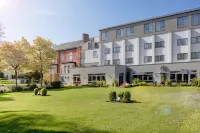 Plus Pinewood on Wilmslow Hotel Cheshire Hotels near Meriton Road Park