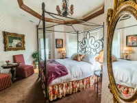 The Victoria Bed & Breakfast Hotels in Bentonville