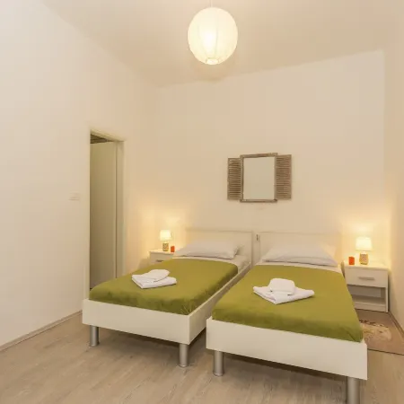 Studio Leon-Sara with Shaded Patio and Garden View