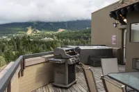 The Ironwood on Blueberry Hill Hotels in Whistler