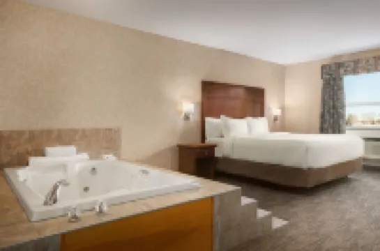 Days Inn & Suites by Wyndham Brooks