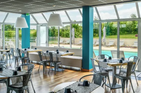 Pey la Tour - Logis Hôtels & Restaurant Отели в г. Помпиньяк