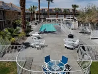 Clarion Inn Near China Lake Naval Station - Swimmingpools