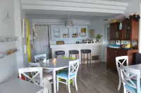 Guesthouse Vissinokipos - Biker Friendly - Motorradhotel - breakfast