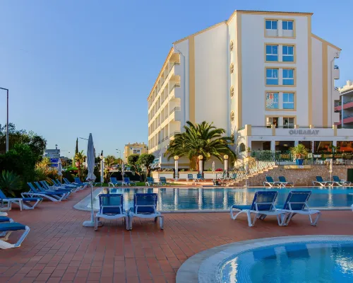Ourabay Hotel Apartamento - Art & Holidays Отели рядом с достопримечательностью «Монтешору»