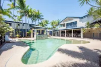 Coral Cay Resort - Pools