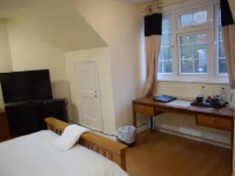 The Bell and Bottle Hotels in Maidenhead