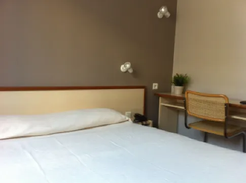 ホテル デュ シュド ヴィユ ポール ノートルダム・ドゥ・ラ・ガルド寺院周辺のホテル