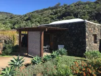 Dammusi Sciuvechi Resort Hotel in zona Azienda Vinicola Minardi