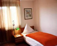 德意志霍夫飯店 Eichbaum Stubl附近的飯店