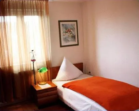 Hotel Deutscher Hof Отели рядом с достопримечательностью «Wasseerturm»