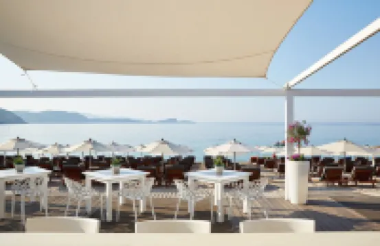 Lichnos Beach Hotel & Suites